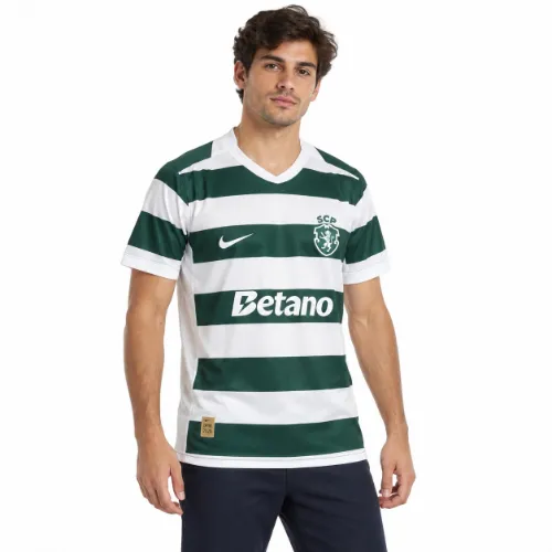 Modelo a vestir a Clássica do Sporting