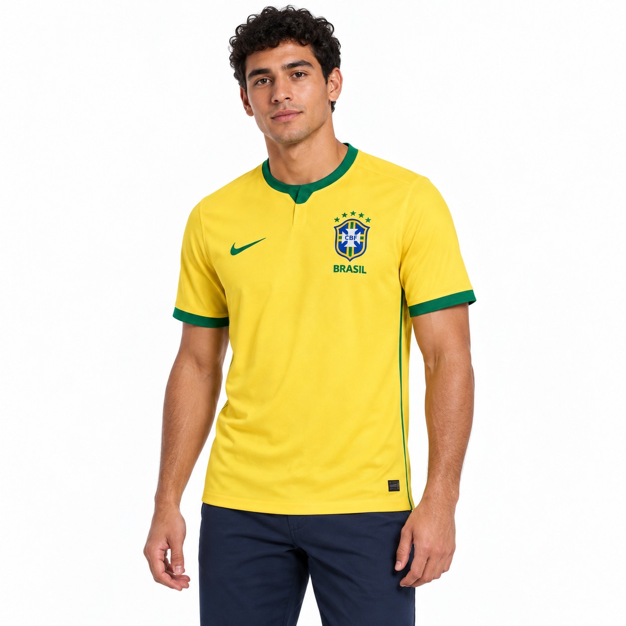 Modelo a vestir a Amarelinha da Copa
